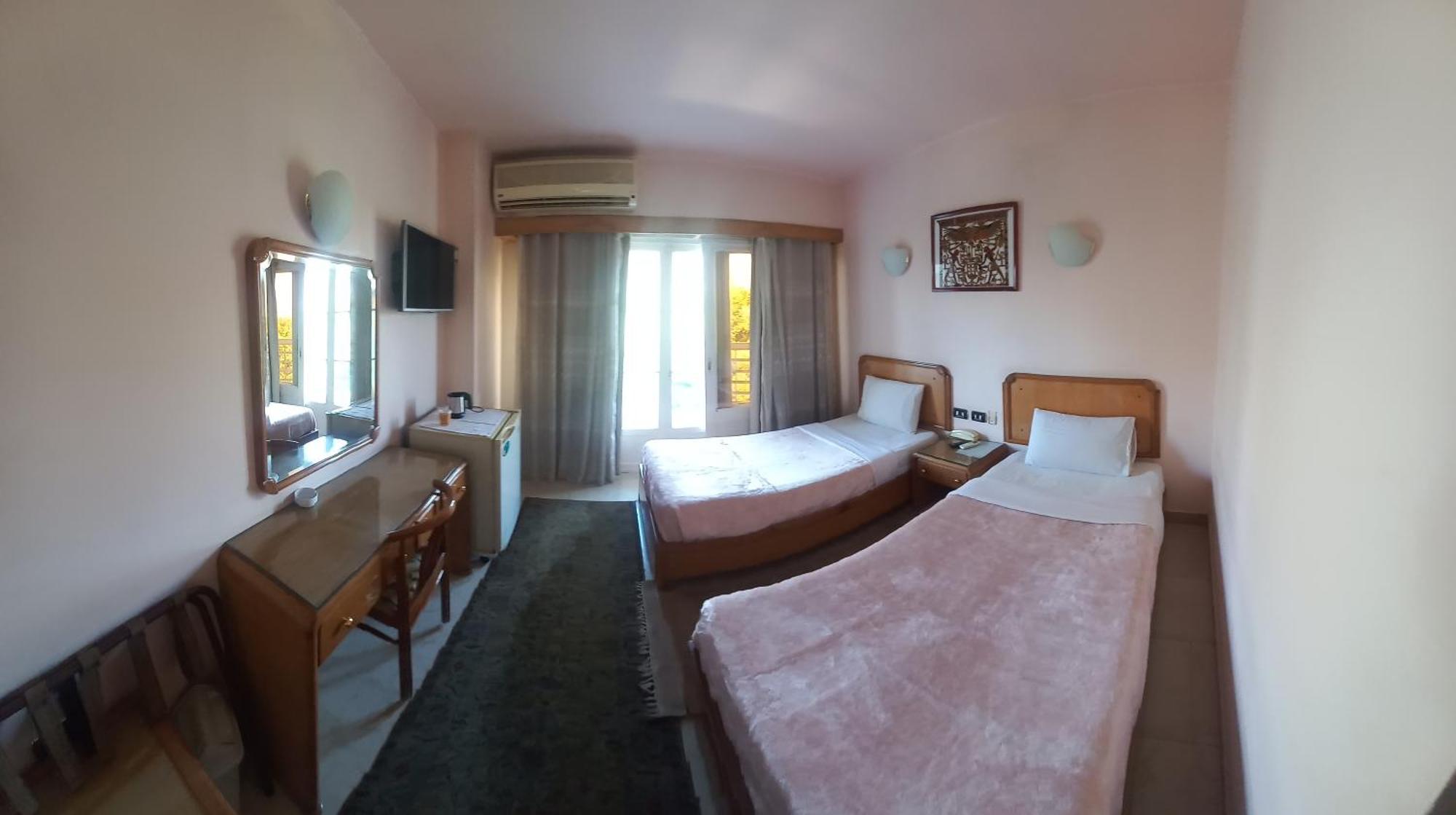 New Pola Hotel Луксор Экстерьер фото